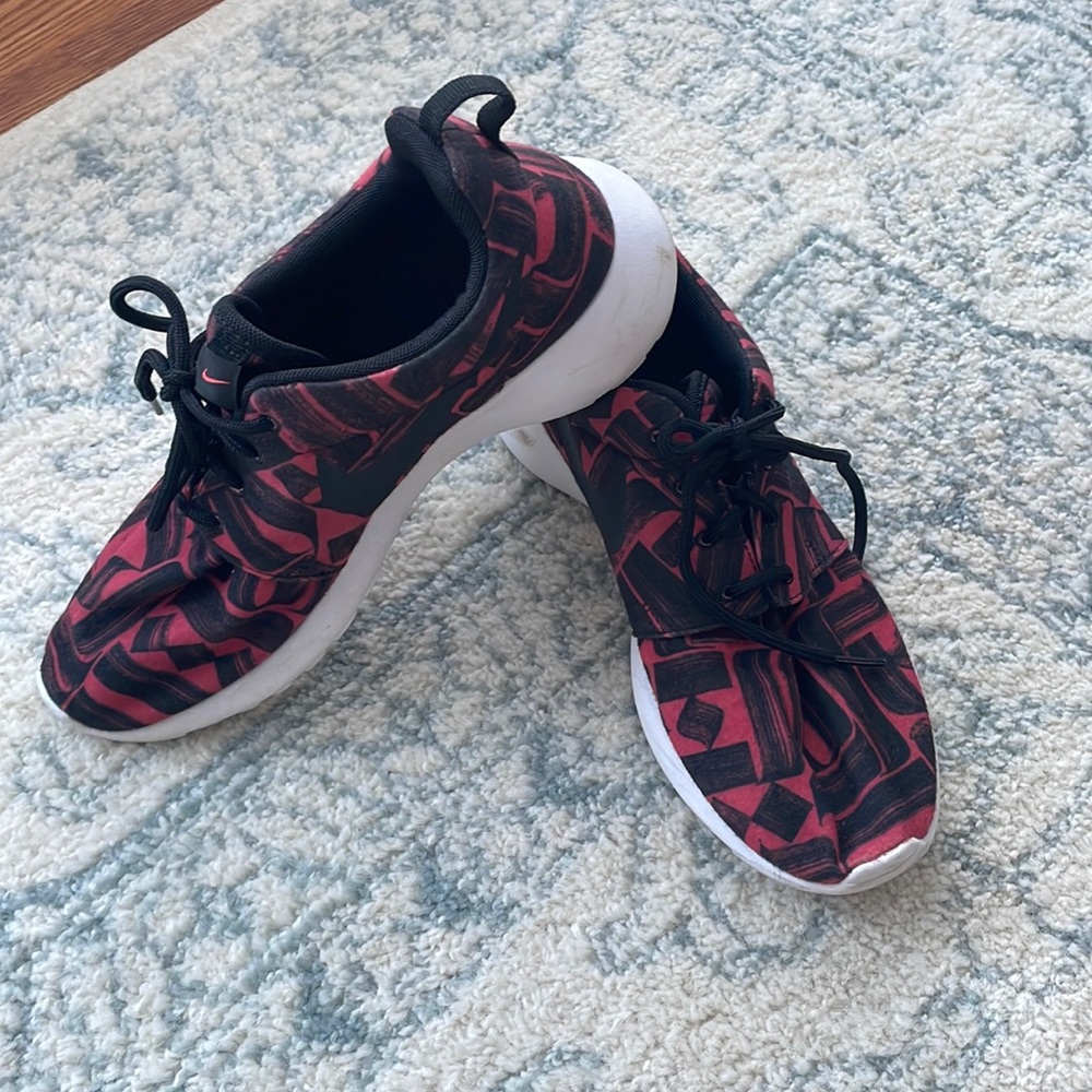 Nike tennis shoes